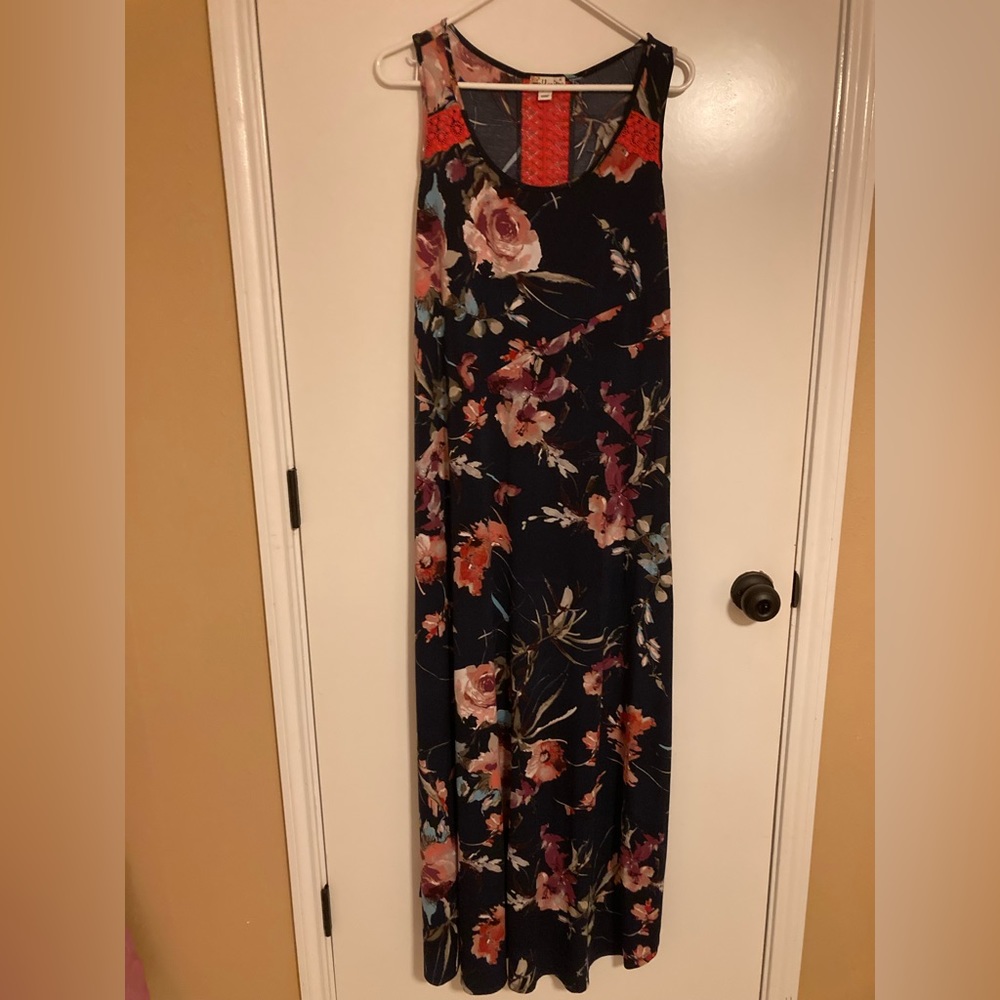 Sleeveless maxi dress